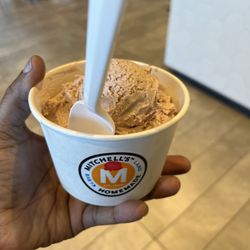 Mitchell's Homemade Ice Cream - Beachwood - Strawberry and Cookies & Cream mixed