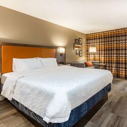 Hampton Inn Cedar Rapids - Guest room