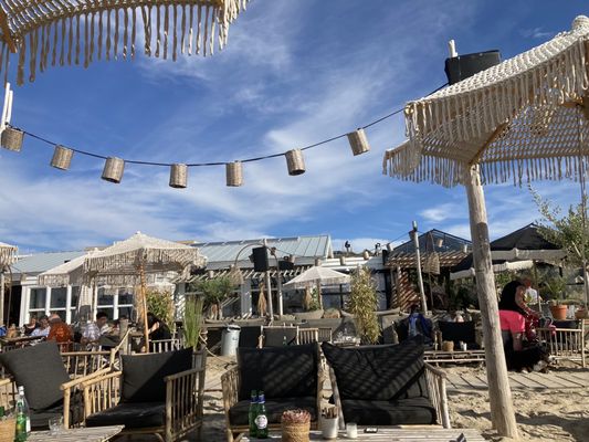 Branding Beach Club by null