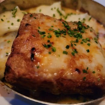 3 West - French onion beef tenderloin - New American Near Me - Basking Ridge, New Jersey 3 West - French onion beef tenderloin - New American Near Me - Basking Ridge, New Jersey