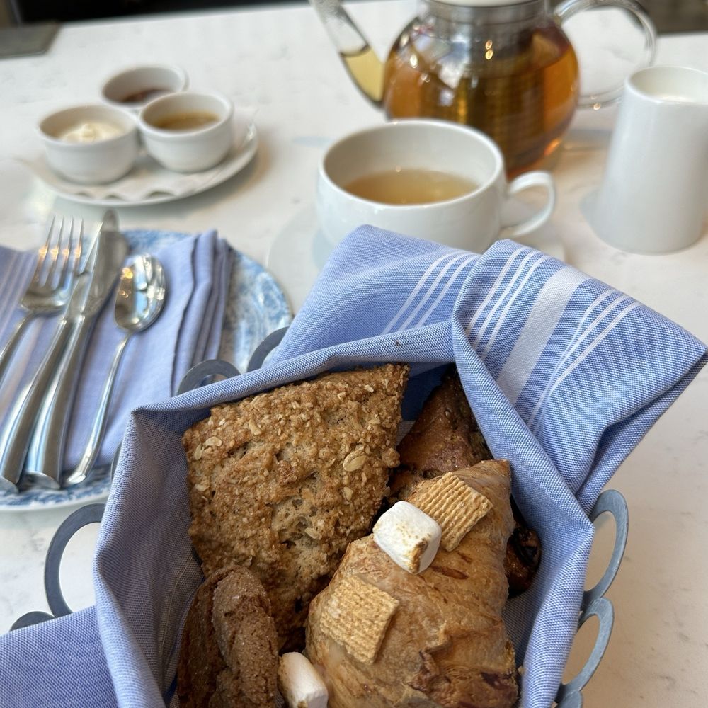Bridges Lobby Bar - Pastry basket - Bars Near Me - Chicago, Illinois