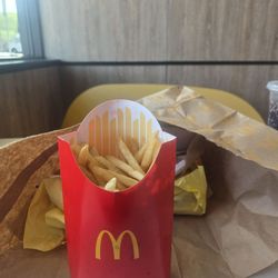 McDonald's - LADRONES LUEGO RECLAMAS Y ME DICEN QUE ASI ES LA ORDEN