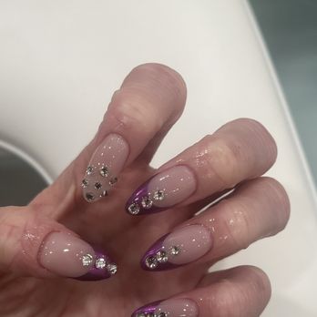 Brooklyn Nails & Spa - Chrome French - Hair Salons Near Me - Brooklyn, New York
