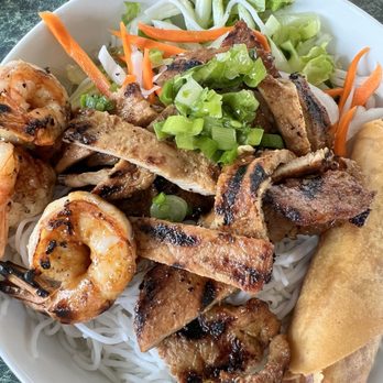 Lucky V Vietnamese Cuisine - #40 Crispy Rolls Noodle Salad Pork & Shrimp 10/10 - Vietnamese Near Me - Martinez, California Lucky V Vietnamese Cuisine - #40 Crispy Rolls Noodle Salad Pork & Shrimp 10/10 - Vietnamese Near Me - Martinez, California