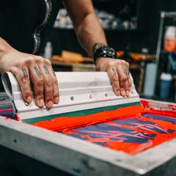 Creative Imprints - Behind the scene, screen-printing