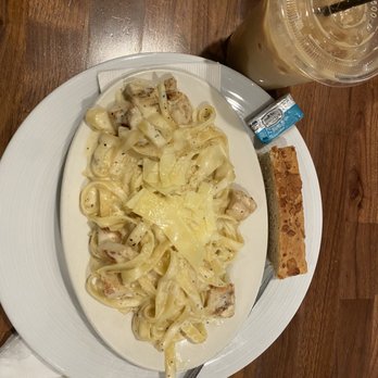 Odyssey World Cafe - Dinner Chicken Alfredo - Cafes Near Me - Paso Robles, California Odyssey World Cafe - Dinner Chicken Alfredo - Cafes Near Me - Paso Robles, California