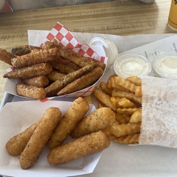 Wimpy's Hamburgers - Fried zucchini, mozzarella sticks and small fry - Burgers Near Me - Tulare, California