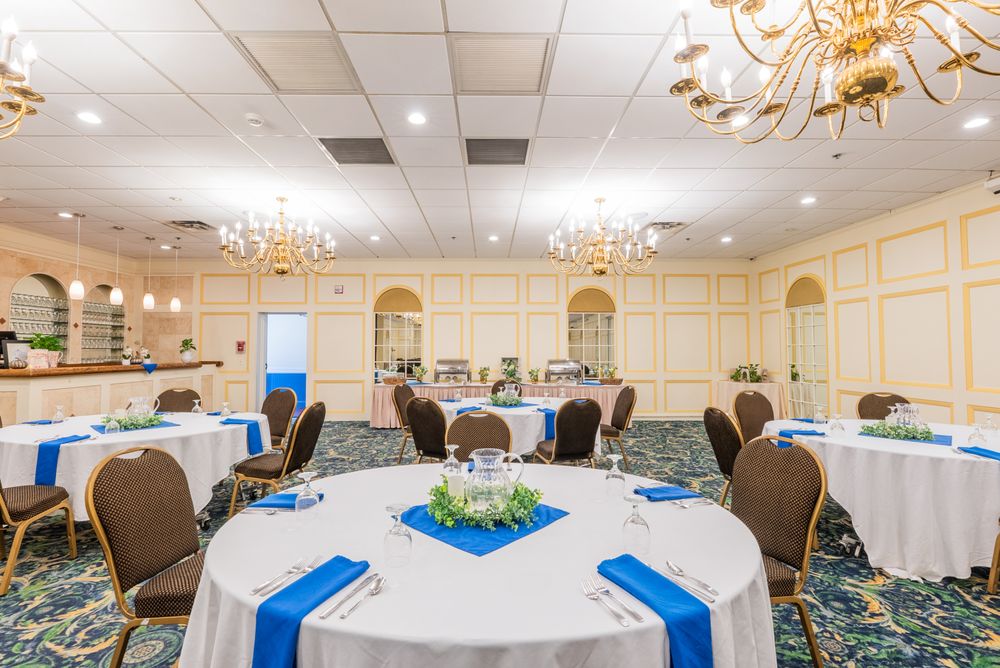 Cloud 9 Restaurant at the Senator Inn & Spa
