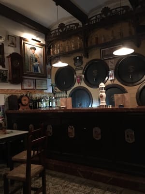 Taberna Salinas by null