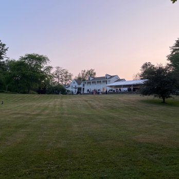 Fontainebleau Inn - Bed & Breakfast Near Me - Alpine, New York