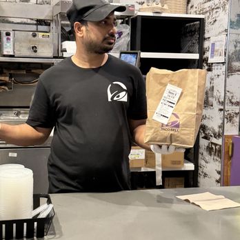Taco Bell Cantina - Extremely disrespectful employee - Fast Food Near Me - New York, New York Taco Bell Cantina - Extremely disrespectful employee - Fast Food Near Me - New York, New York