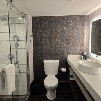 Seattle Marriott Waterfront - Bathroom - Hotels Near Me - Seattle, Washington Seattle Marriott Waterfront - Bathroom - Hotels Near Me - Seattle, Washington