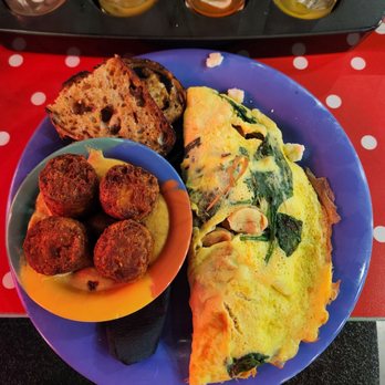 The Friendly Toast - My garden omlette with tots - Breakfast & Brunch Near Me - Burlington, Vermont The Friendly Toast - My garden omlette with tots - Breakfast & Brunch Near Me - Burlington, Vermont