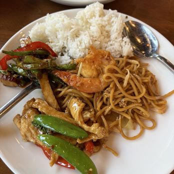 Chef Burma - Lemongrass Chicken - Burmese Near Me - Sacramento, California