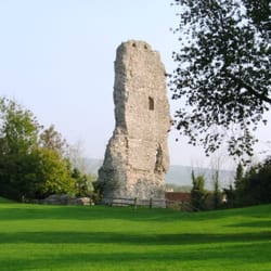 Bramber Castle - Bramber Castle - remains of main gatehouse