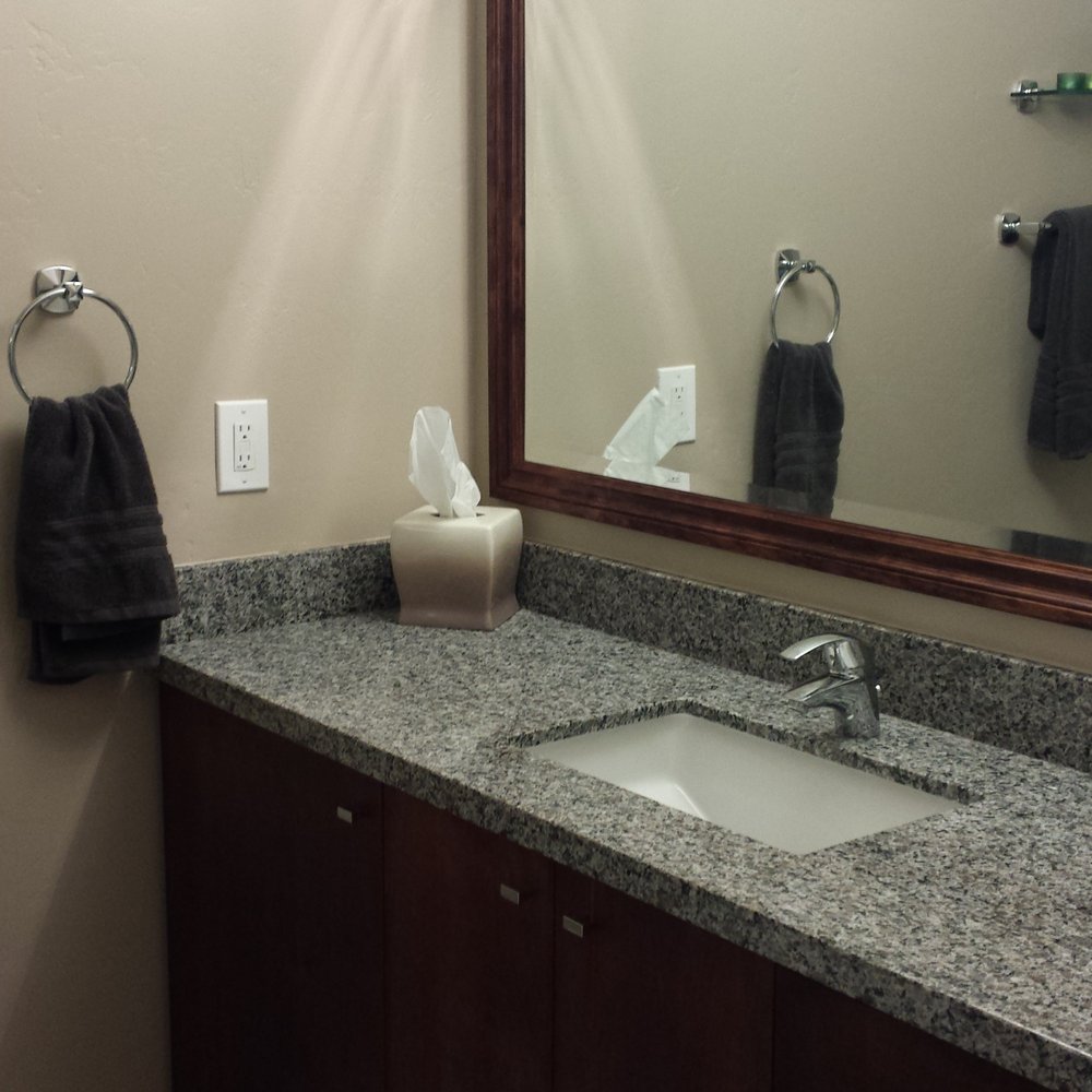 InnovaCreate Studio - Guest bath - General Contractors Near Me InnovaCreate Studio - Guest bath - General Contractors Near Me