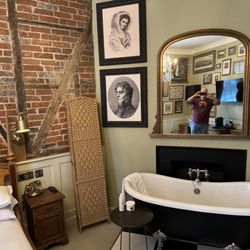 The Wykeham Arms - Guest room.