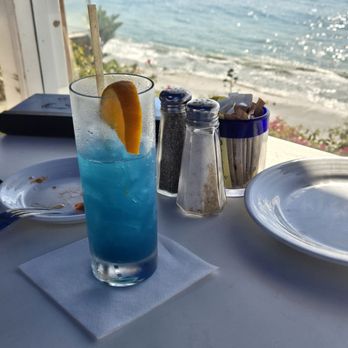 The Cliff Restaurant - Cliff Hanger - American Near Me - Laguna Beach, California