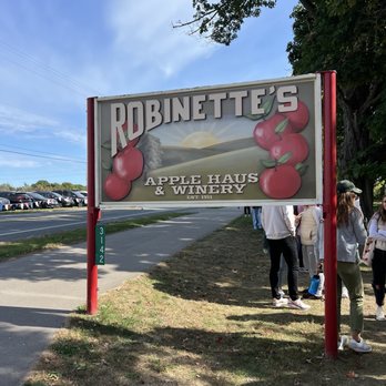 Robinette's Apple Haus & Winery - Entry - Wineries Near Me - Grand Rapids, Michigan Robinette's Apple Haus & Winery - Entry - Wineries Near Me - Grand Rapids, Michigan