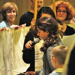 Congregation Sinai - Reading the Torah at Simchat Torah Celebration