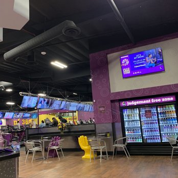 Planet Fitness - Lounge/entrance - Gyms Near Me - Whittier, California