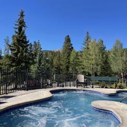 Grand Timber Lodge - One of the beautiful & large outdoor hot tubs.