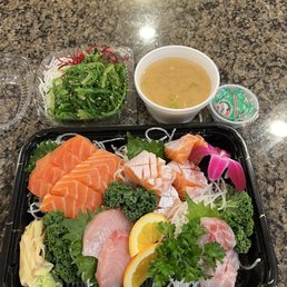 Sashimi à la carte: salmon, fatty salmon, yellowtail, tuna