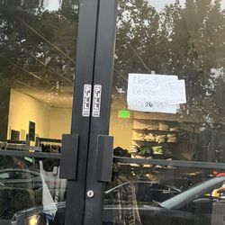 Casual Male XL - A whole hour before they close. Cool. Glad I drove the 45 minutes to get here. This happens too often, maybe time to shop somewhere else