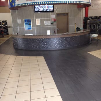 Showcase Laundromat - The front desk - Laundromat Near Me - Newark, New Jersey