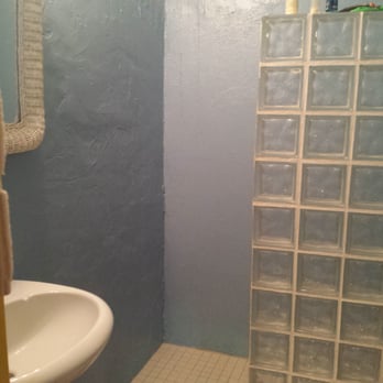 Bananas Guesthouse - Room 11 bathroom. - Guest Houses Near Me - Vieques, Puerto Rico