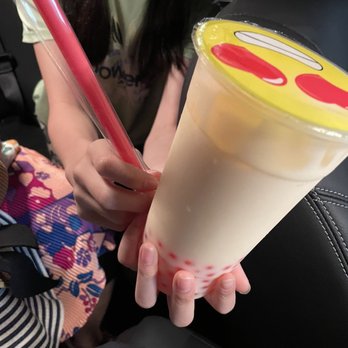 Swirl Tea - Banana milk tea with strawberry popping boba - Desserts Near Me - Kailua-Kona, Hawaii