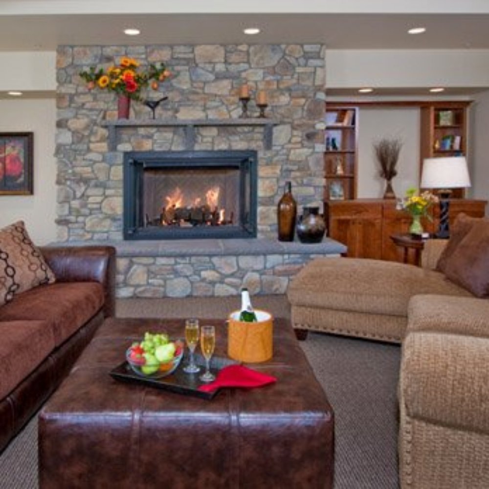 Cascade Valley Inn - Great room. - Bed & Breakfast Near Me - Cashmere, Washington