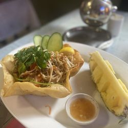 Thai Spice - Pad Thai with pineapple fruit