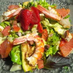 Le Nez dans l'Bocal - Salade ROXANNE : gambas, saumon fumé maison, st-jacques, poisson blanc, tartare de tomates et concombre, tranches de courgettes.