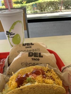 Del Taco by null