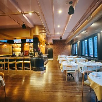 China Pearl Restaurant - Inside - Dim Sum Near Me - Boston, Massachusetts