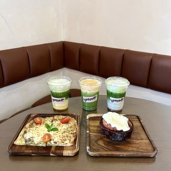 Habibi's - Mango Matcha, Orange Matcha, Strawberry Matcha, Zaatar Cheese Flatbread, & Cinnamon Roll (ig: @cravingswithcat) - Cafes Near Me - Fullerton, California