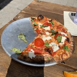 Foxtail Cafe - Margarita pizza