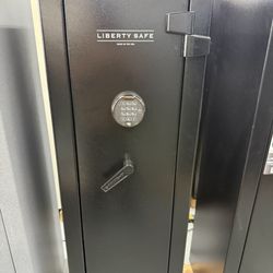 Liberty Safes of San Jose - Needs shelves otherwise perfect