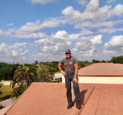 Challenger Roofing Logo