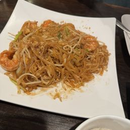 Pad Thai with shrimp Pad Thai with shrimp