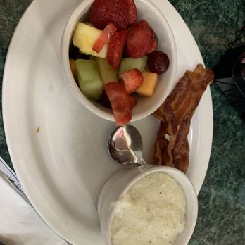 Metro Diner - Bissell Breakfast Grits, Bacon and Fruit (Subbed in for Eggs) - Breakfast & Brunch Near Me - Jacksonville Beach, Florida