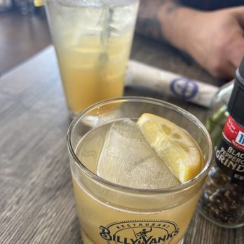 Billy Yanks - Gold rush and Pineapple cocktail - Whiskey Bars Near Me - Hamilton, Ohio