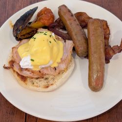 The Kingston House - Eggs benedict on pea meal bacon, with sausage and bacon