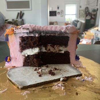 Cal City Bakery - cake w frosting - Bakeries Near Me - Calumet City, Illinois