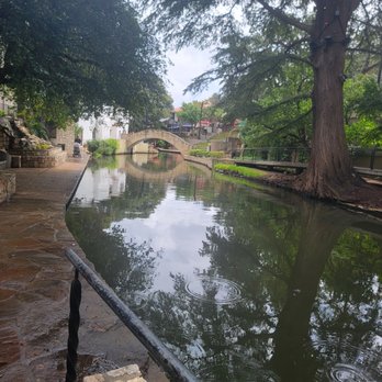 San Antonio River Walk - Reflection pic - Tours Near Me San Antonio River Walk - Reflection pic - Tours Near Me