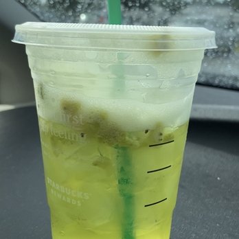 Starbucks - Kiwi-Starfruit Refresher - Coffee & Tea Near Me - Brunswick, Maine