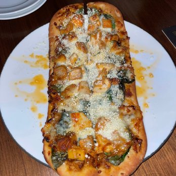 Búho Bar - Smoke Paprika Chicken Flatbread - Cocktail Bars Near Me - Charlotte, North Carolina