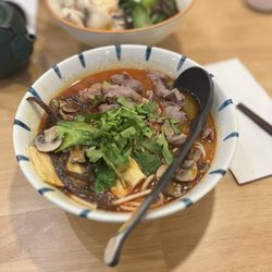 Granny Fish Soup - 滑牛肉米線