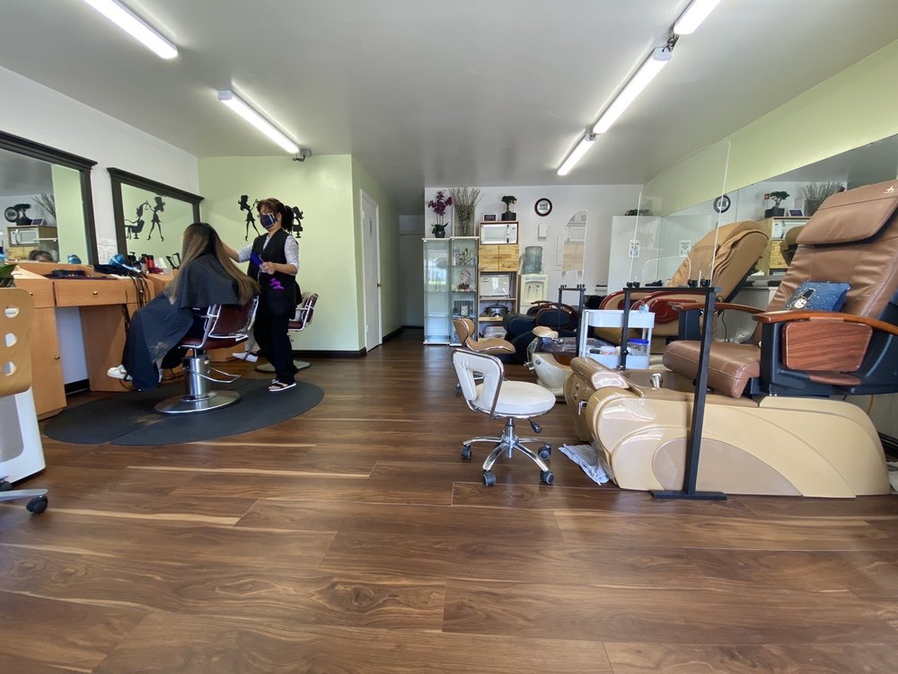 Unique Hair and Nails Studio Logo